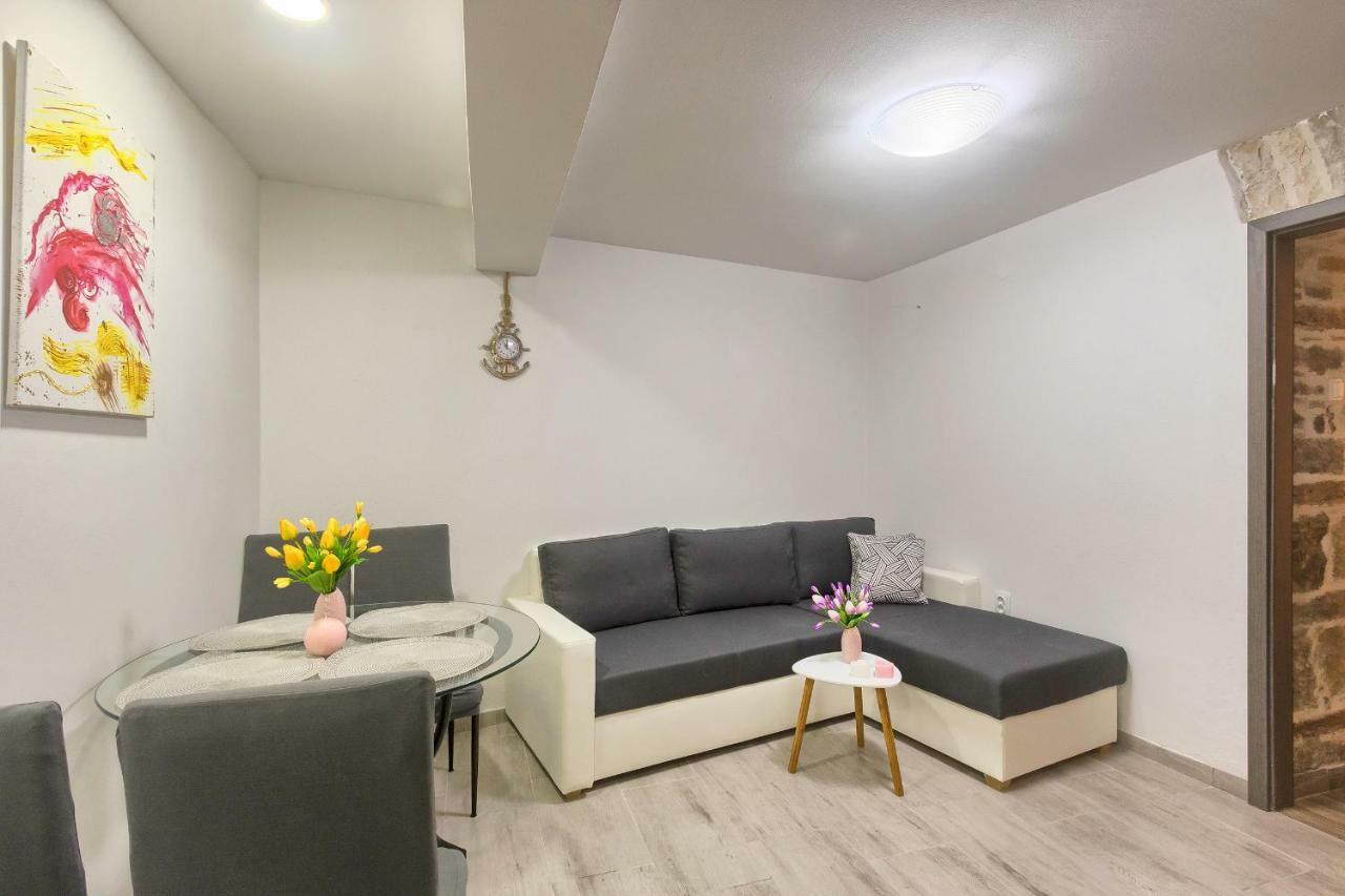 Old Town Apartments In City Center プーラ エクステリア 写真