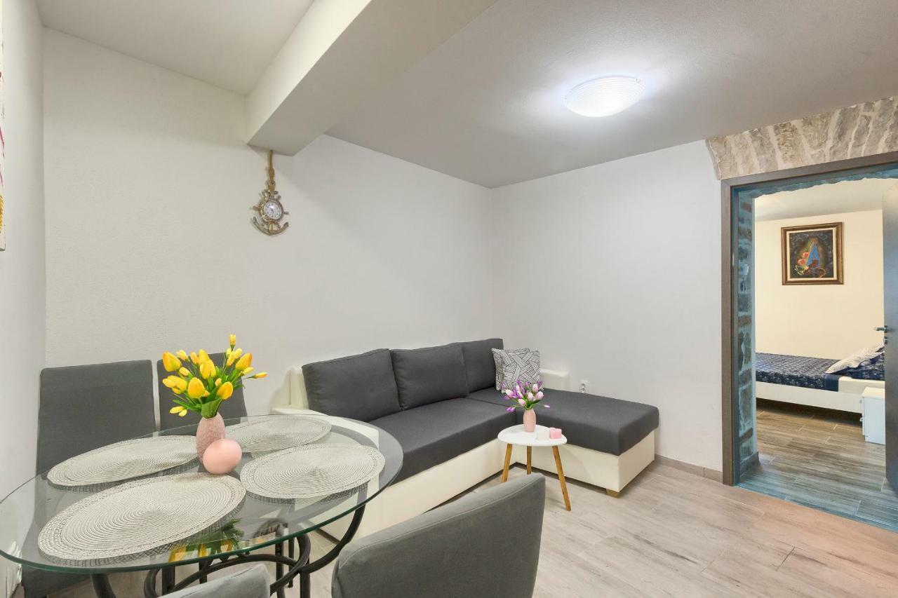 Old Town Apartments In City Center プーラ エクステリア 写真