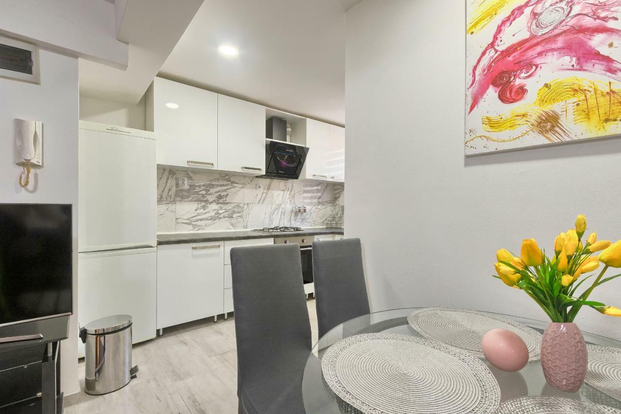 Old Town Apartments In City Center プーラ エクステリア 写真